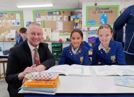Mr Hurst Visits Sutton Valence School！